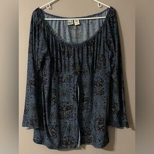 DUO Maternity size LARGE, blue paisley printed long sleeved pull on top.